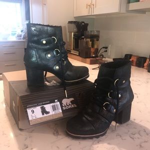Sorel addington lace “holiday” excellent!!!